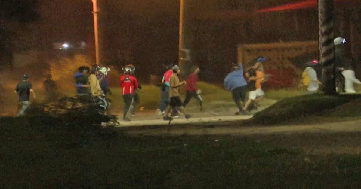 Repartidores y mototaxistas se enfrentan a personas en situación de calle acusadas de robos en el cuarto anillo y avenida Busch