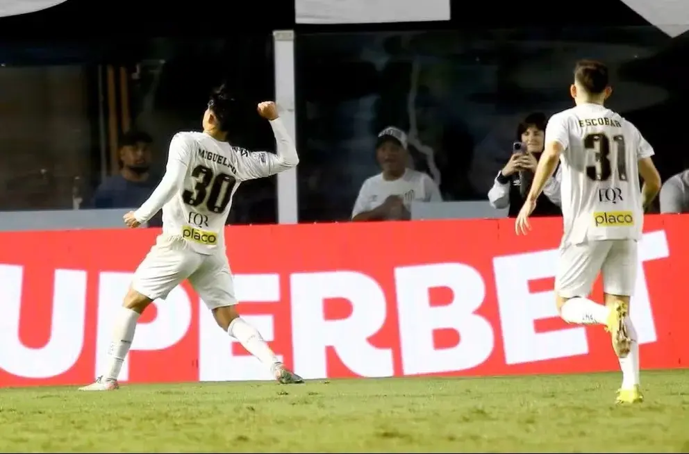 Miguelito Terceros brilla con gol y asistencia en la victoria del Santos FC sobre Vitória Miguelito Terceros brilla con gol y asistencia en la victoria del Santos FC sobre Vitória