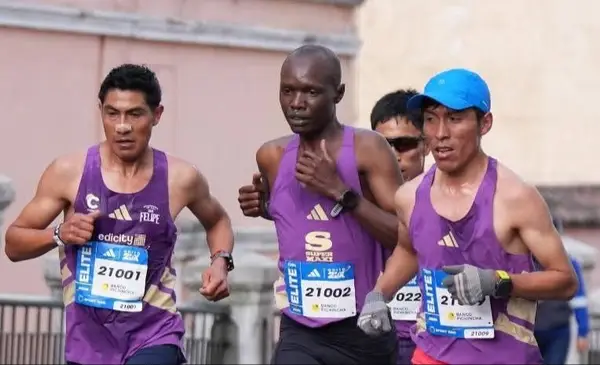 Héctor Garibay vuelve al podio internacional tras superar una lesión en la media maratón de Quito