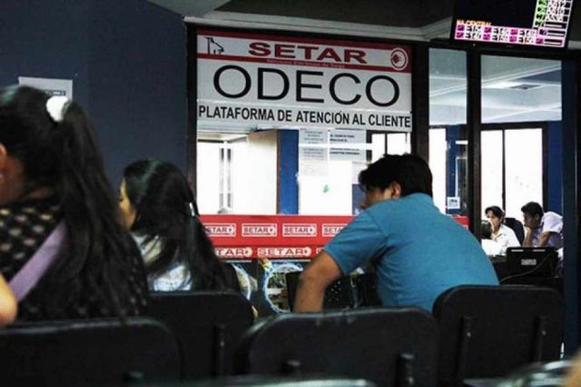 Vecinos de Tarija denuncian cobros excesivos en facturas de agua y exigen informes a Cosaalt