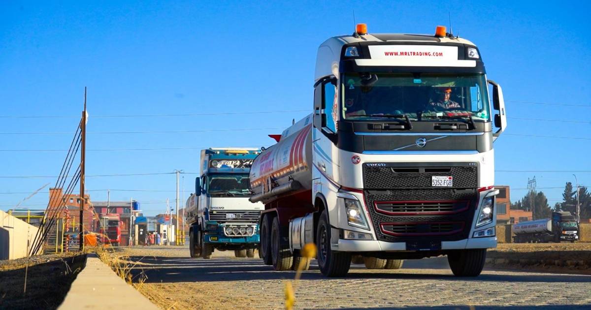 Abastecimiento de gasolina y diésel en La Paz es parcial debido a bloqueos en accesos a planta de Senkata