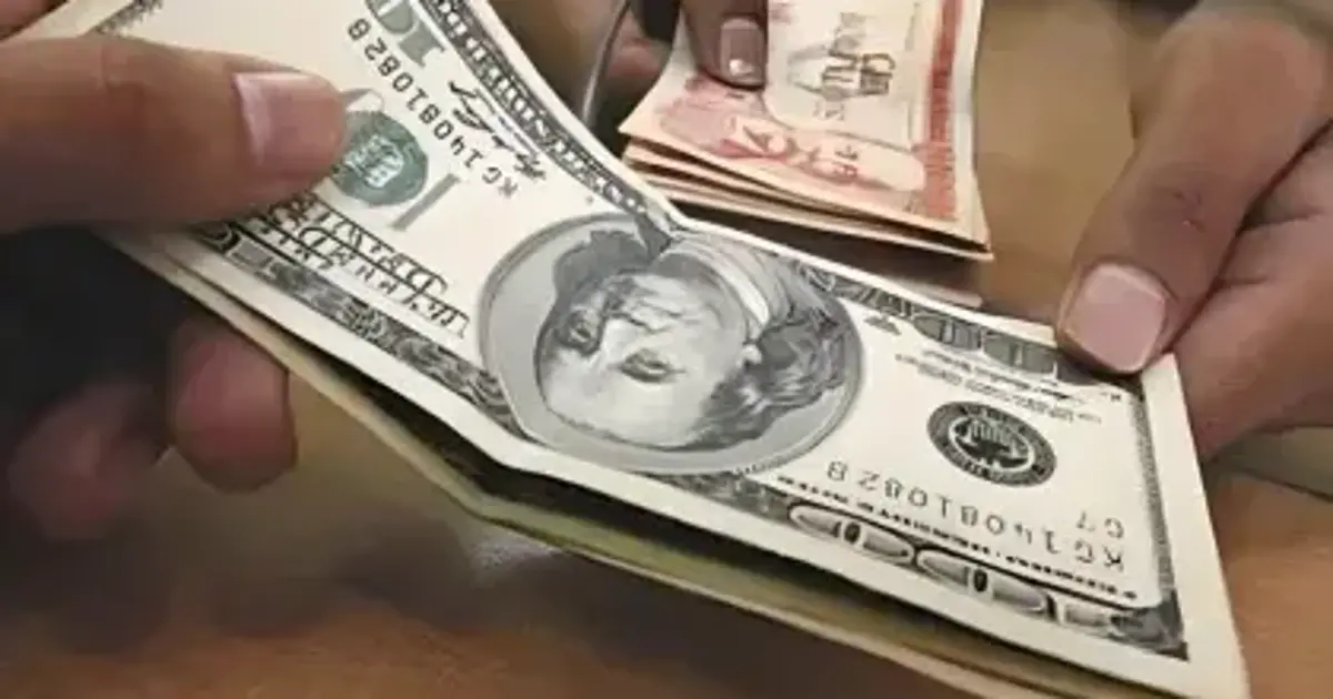 El dólar referencial cae por primera vez en más de un mes y se cotiza por debajo de Bs 10