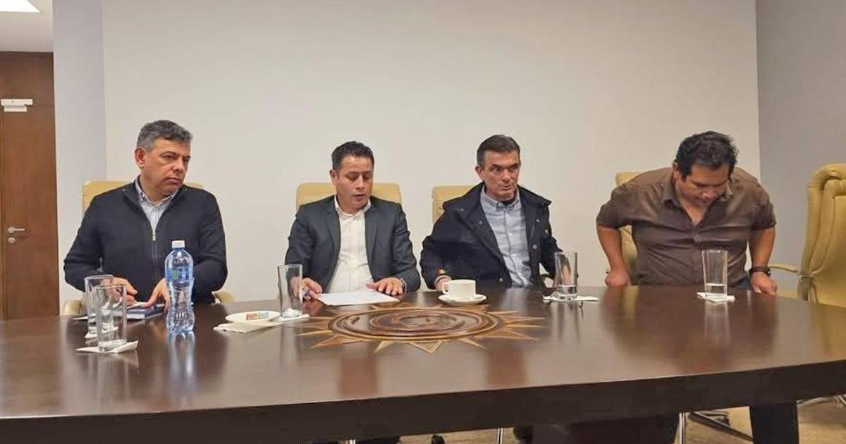 Gobierno responde al pliego petitorio de la Federación Túpac Katari, afirma vicepresidente Edmand Lara