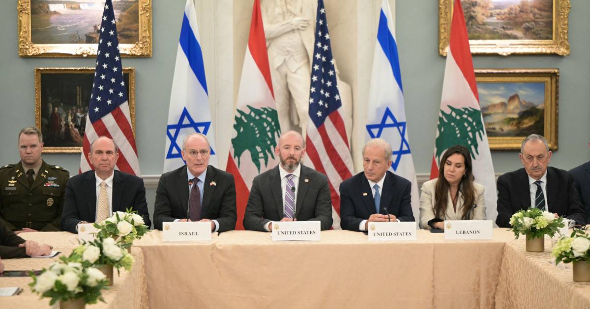 Israel y Líbano acuerdan cese el fuego y creación de zonas bajo control del ejército libanés