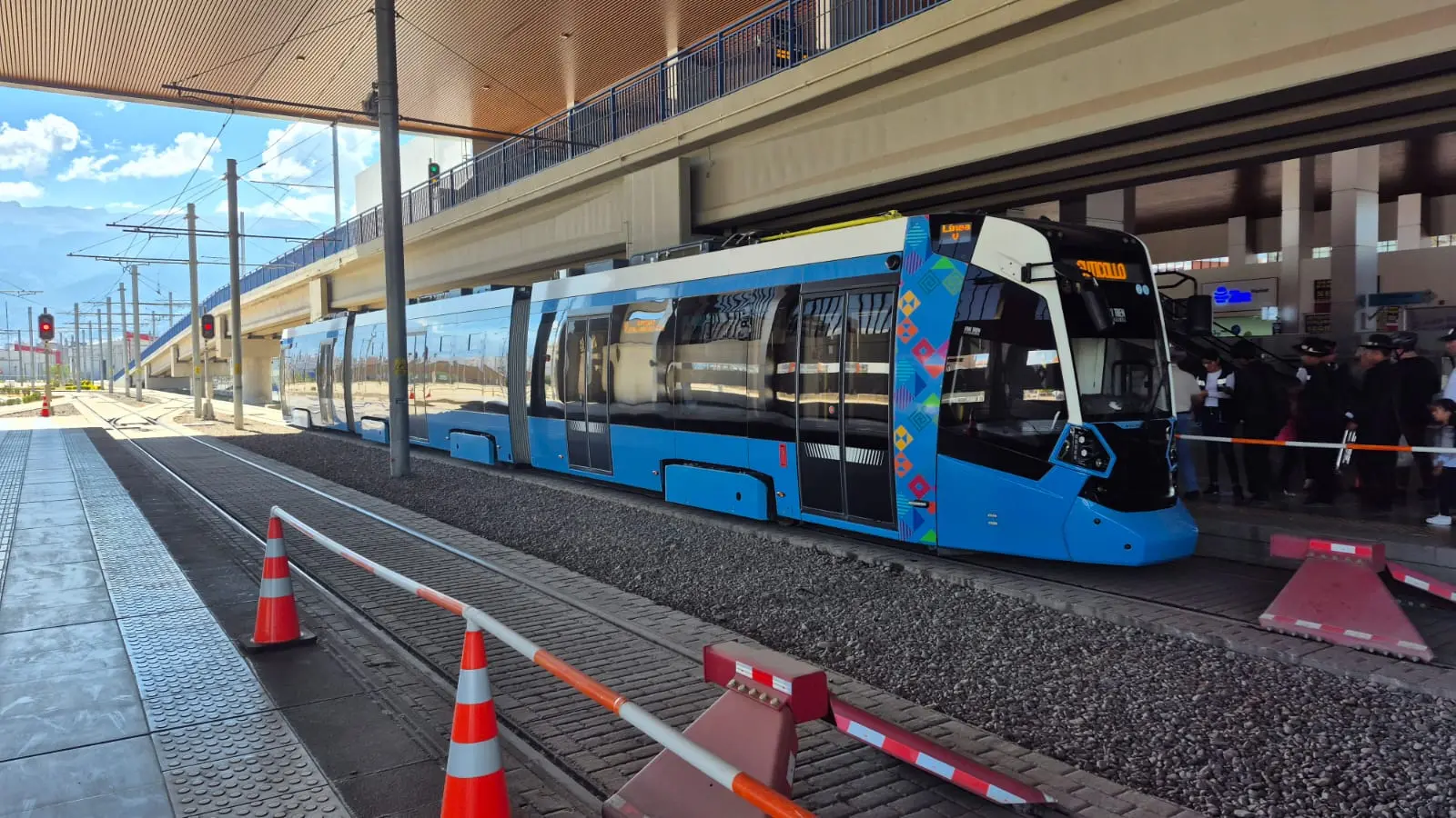 Servicio gratuito en Mi Tren para efectivos de la Policía y Fuerzas Armadas por el Bicentenario