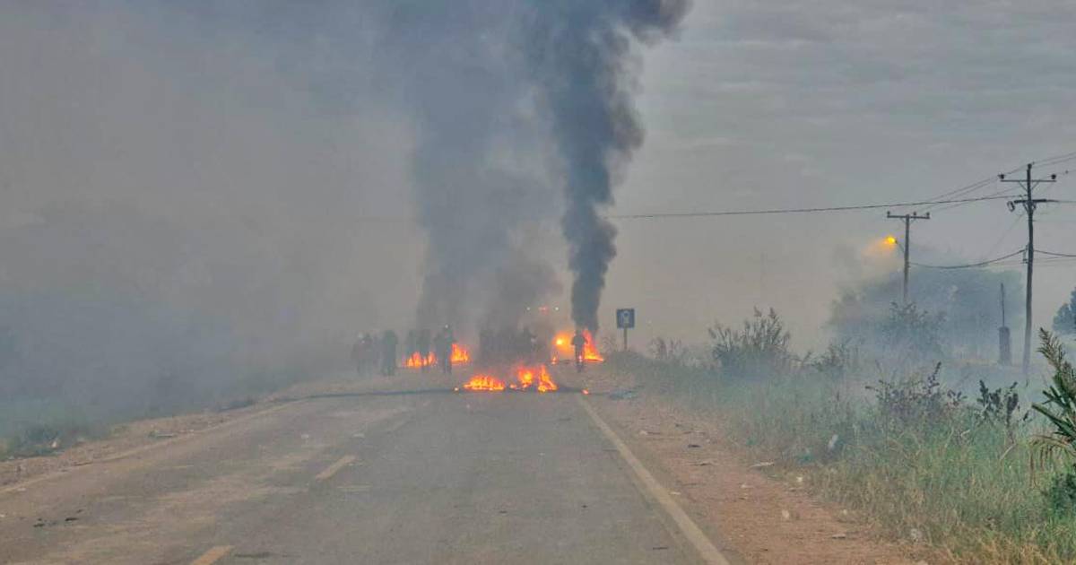 Al menos 19 heridos, entre ellos un comunario y un policía con heridas de bala en el cráneo, durante operativo de desbloqueo en San Julián Al menos 19 heridos, entre ellos un comunario y un policía con heridas de bala en el cráneo, durante operativo de desbloqueo en San Julián