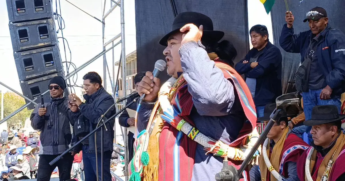 Federación Túpac Katari exige renuncia del presidente Paz y mantiene bloqueos