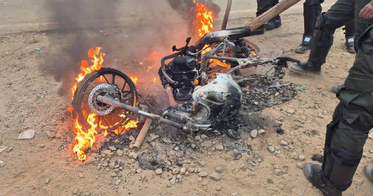 Operativo policial y militar inicia desbloqueo en San Julián tras más de 20 días de protesta