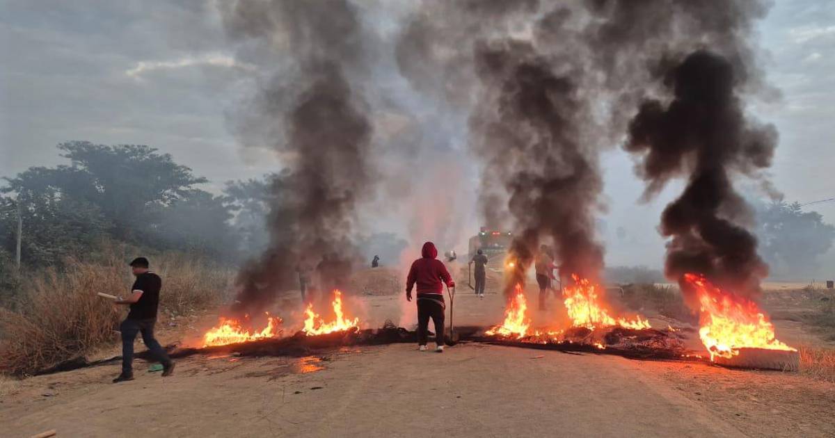 Policía y Fuerzas Armadas realizan operativo de desbloqueo en San Julián tras más de 20 días de bloqueo