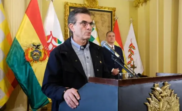 Paz ratifica compromiso de su administración para superar la emergencia y devolver estabilidad a Bolivia Paz ratifica compromiso de su administración para superar la emergencia y devolver estabilidad a Bolivia