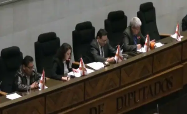Lissa Claros defiende ley de estados de excepción y niega “carta blanca” a Fuerzas Armadas y Policía Lissa Claros defiende ley de estados de excepción y niega “carta blanca” a Fuerzas Armadas y Policía