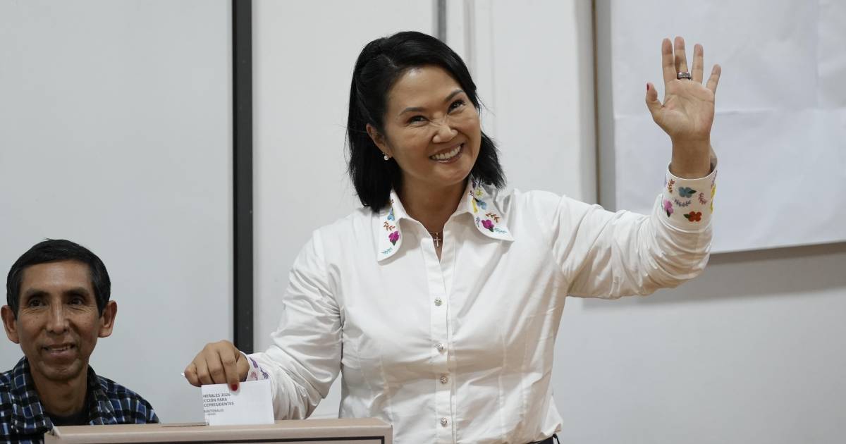 Sondeos a pie de urna muestran empate técnico entre Keiko Fujimori y Roberto Sánchez con leve ventaja para la candidata fujimorista Sondeos a pie de urna muestran empate técnico entre Keiko Fujimori y Roberto Sánchez con leve ventaja para la candidata fujimorista