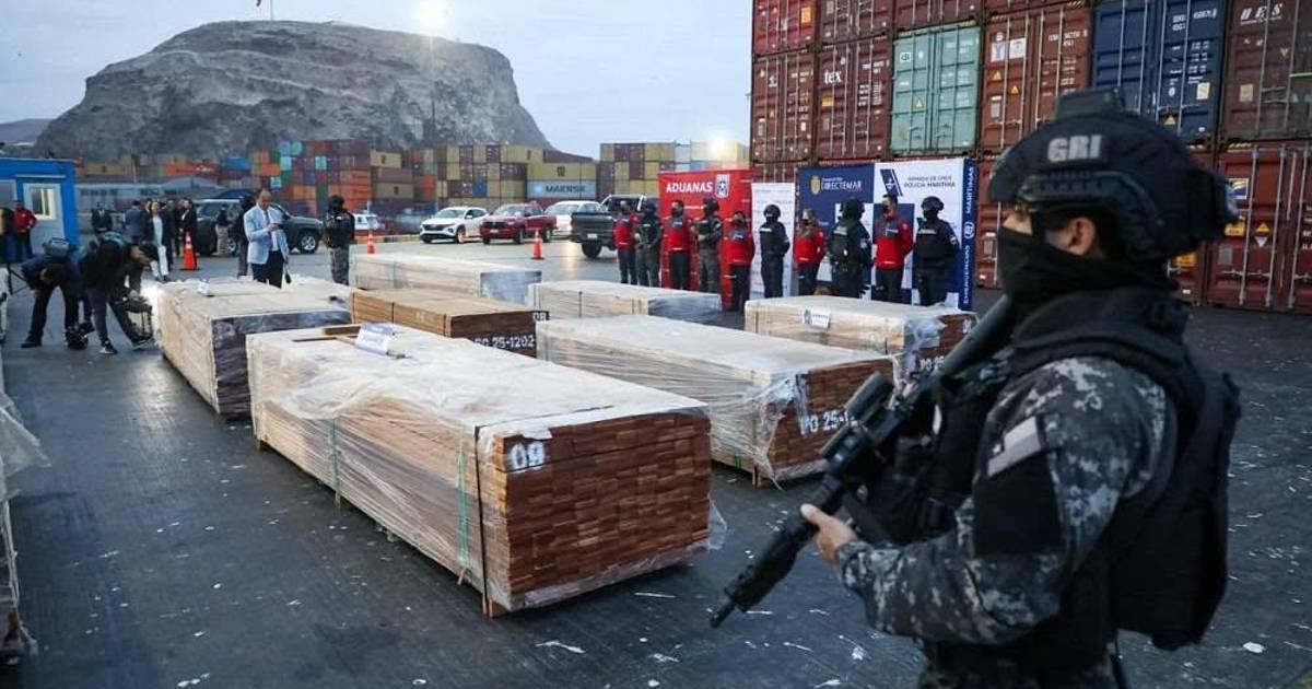 Fiscalía, Armada y Aduanas de Chile incautan récord histórico de 108 toneladas de cocaína y ketamina en madera proveniente de Bolivia Fiscalía, Armada y Aduanas de Chile incautan récord histórico de 108 toneladas de cocaína y ketamina en madera proveniente de Bolivia