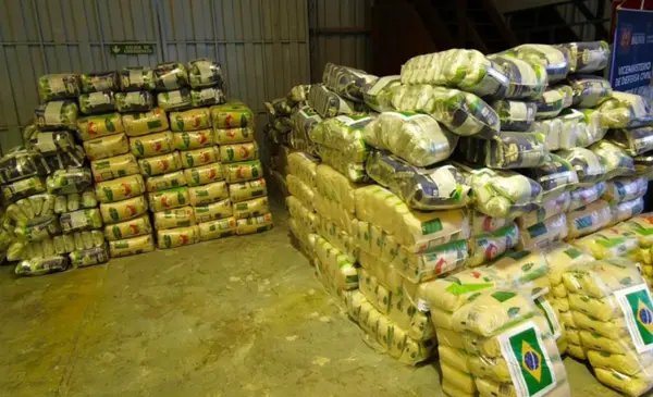 Bolivia recibe 39 toneladas de ayuda humanitaria de países vecinos ante bloqueos que causan desabastecimiento