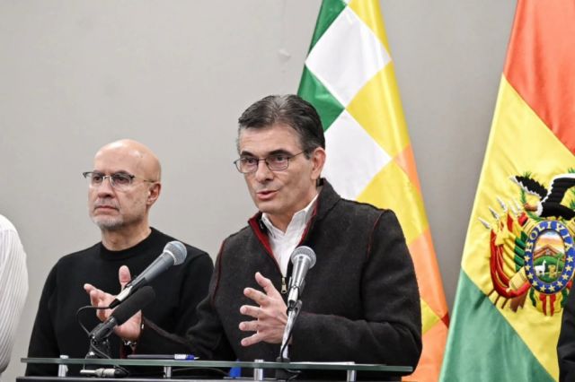 Paz y su gabinete donan el 50% de sus salarios para financiar programas de salud, pero decreto no especifica beneficiarios ni mecanismos de distribución