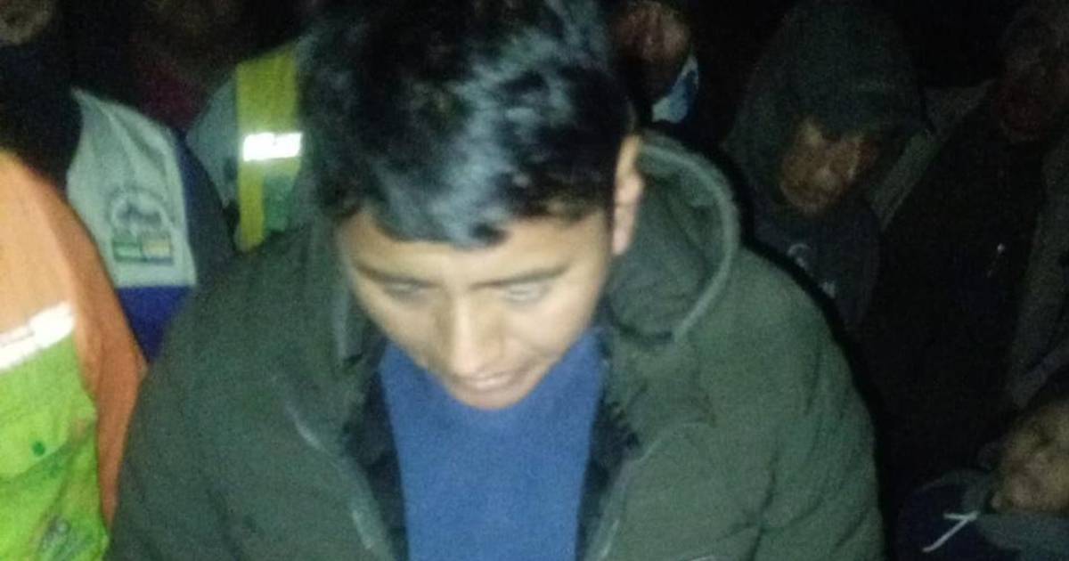 Retienen a presunto subteniente de la Policía en bloqueo de San Julián tras 28 días de protesta Retienen a presunto subteniente de la Policía en bloqueo de San Julián tras 28 días de protesta