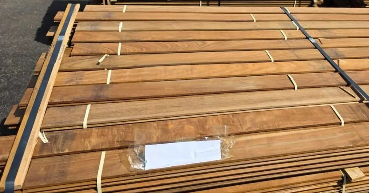 Fiscalía de Santa Cruz toma muestras a cargamento de madera sospechoso con destino a EE.UU.