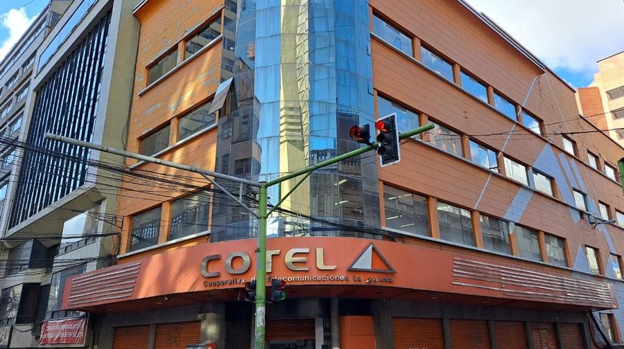 Gerente de Cotel La Paz denuncia “secuestro” de la cooperativa por dirigentes de la COB, COD y directorio sindical Gerente de Cotel La Paz denuncia “secuestro” de la cooperativa por dirigentes de la COB, COD y directorio sindical