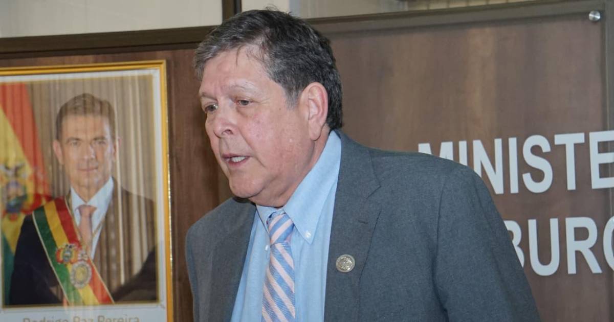 Ministro Blanco descarta aumento en precios de combustibles y privatizaciones pese a bloqueos Ministro Blanco descarta aumento en precios de combustibles y privatizaciones pese a bloqueos