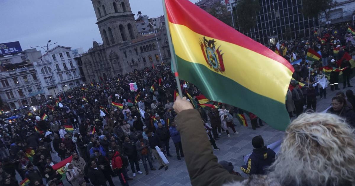 Cabildo de La Paz da 48 horas al presidente Rodrigo Paz para aplicar Estado de excepción contra bloqueos