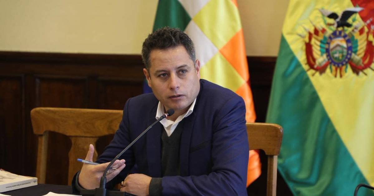 Lara responde a ministro Oviedo y rechaza participación política en investigación sobre narcomadera