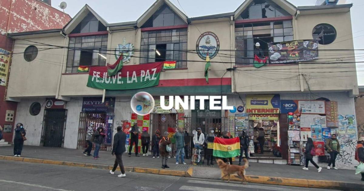 Integrantes de la “Resistencia Ciudadana Paceña” toman Fejuve para impulsar nuevas elecciones vecinales