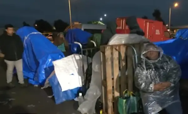 Largas filas y retrasos en aeropuerto de Santa Cruz por alta demanda de envíos de carne y pollo