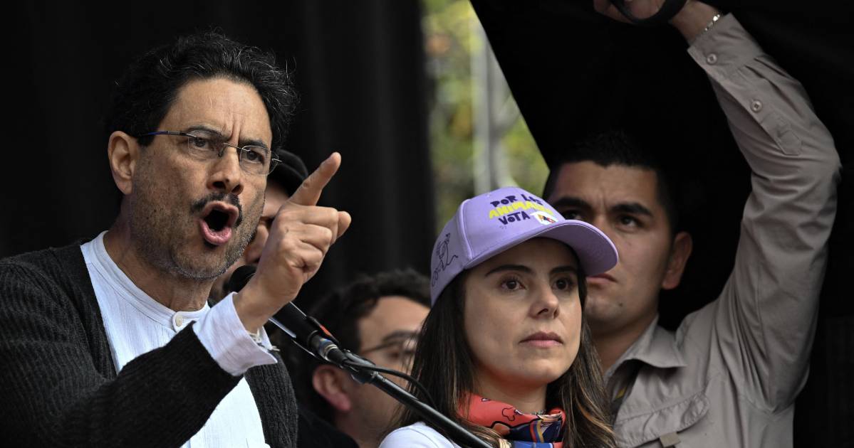 Iván Cepeda cierra campaña en Bogotá a una semana del balotaje contra ultraderechista Abelardo de la Espriella Iván Cepeda cierra campaña en Bogotá a una semana del balotaje contra ultraderechista Abelardo de la Espriella