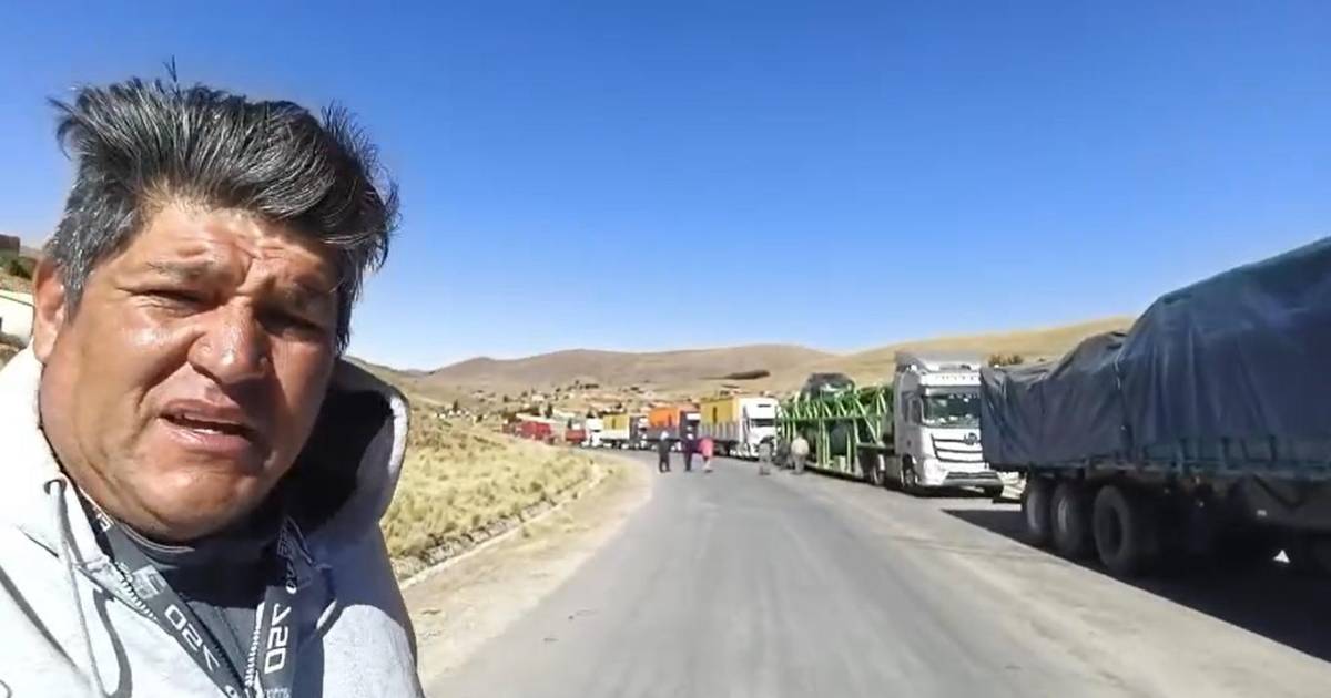 Transportistas varados en bloqueos de Sayari piden paso humanitario al gobernador de Cochabamba