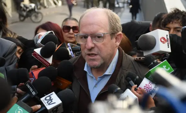 Gobierno y COB se reúnen en busca de diálogo para superar más de 40 días de bloqueos