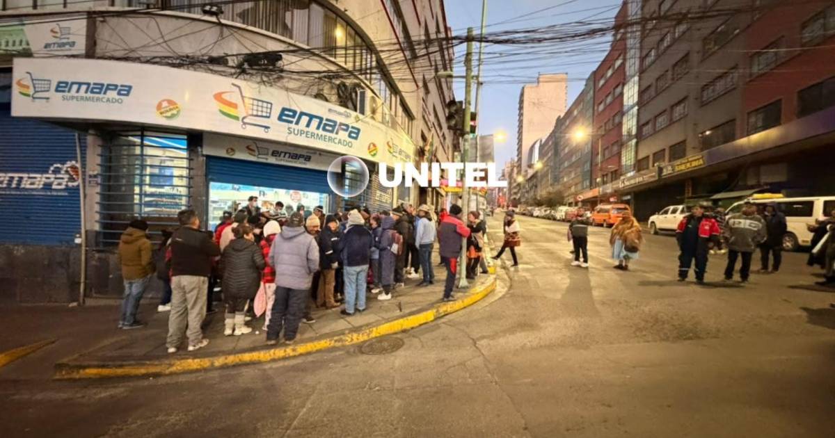 Molestia y bloqueos en La Paz por suspensión de venta de pollo en agencias de Emapa