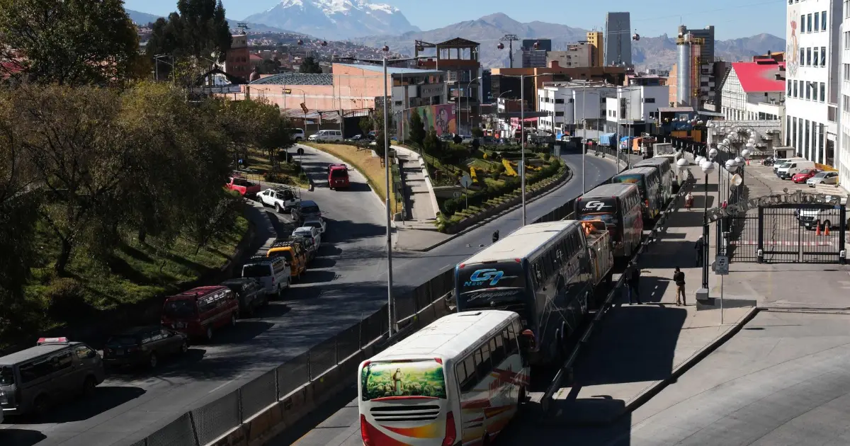 Gobierno convoca a la COB y sectores movilizados a diálogo este miércoles a las 09:00 en la Casa Grande del Pueblo