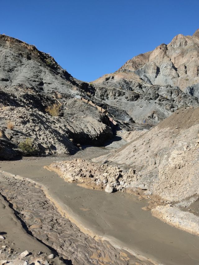 Alarma por minería ilegal y uso de maquinaria pesada en zonas hídricas de Tarija