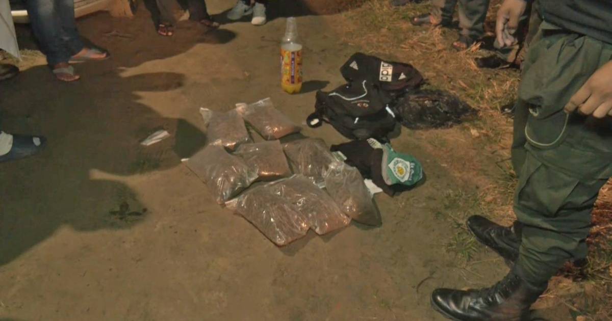 Hallan mochila con paquetes de marihuana tras asalto en barrio San Juan Bautista, Santa Cruz Hallan mochila con paquetes de marihuana tras asalto en barrio San Juan Bautista, Santa Cruz