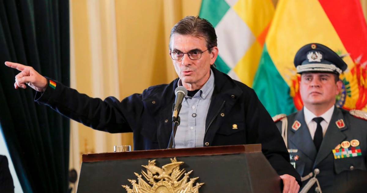 Ejecutivo acepta comisión para control de combustible y anuncia abrogación de dos decretos supremos