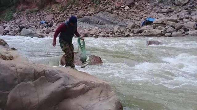 Poca presencia de sábalos complica la temporada de pesca para el pueblo Weenhayek en el río Pilcomayo