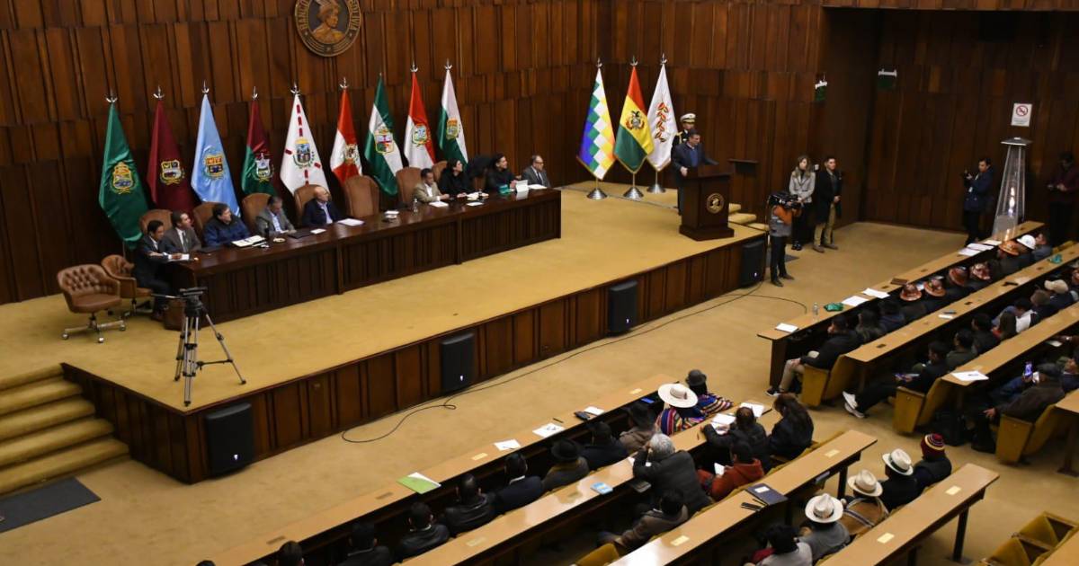Diálogo entre Gobierno y COB entra en cuarto intermedio y se reinstalará este jueves