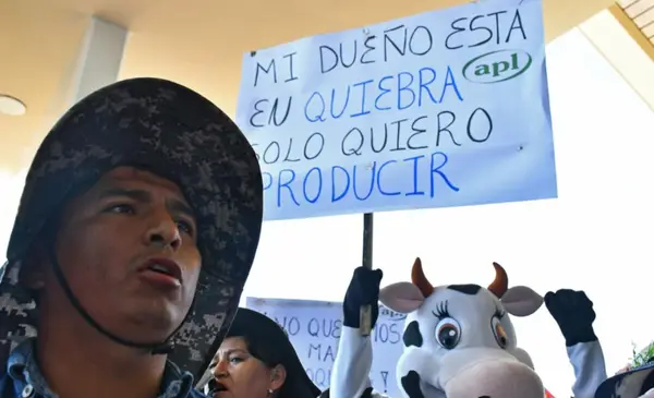 Persisten bloqueos en cinco regiones de Bolivia, con al menos 16 muertos y pérdidas millonarias