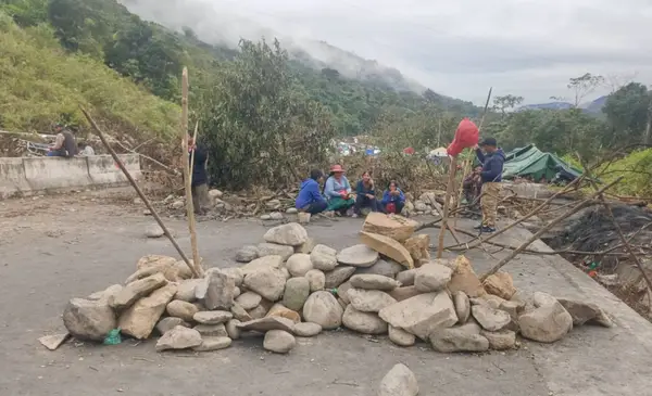 Cochabamba registra 13 bloqueos activos que mantienen suspendidos los viajes hacia oriente, occidente y sur