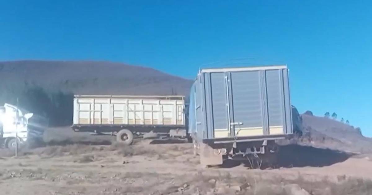 Choferes documentan en video su travesía por caminos accidentados para llevar medicamentos a Cochabamba
