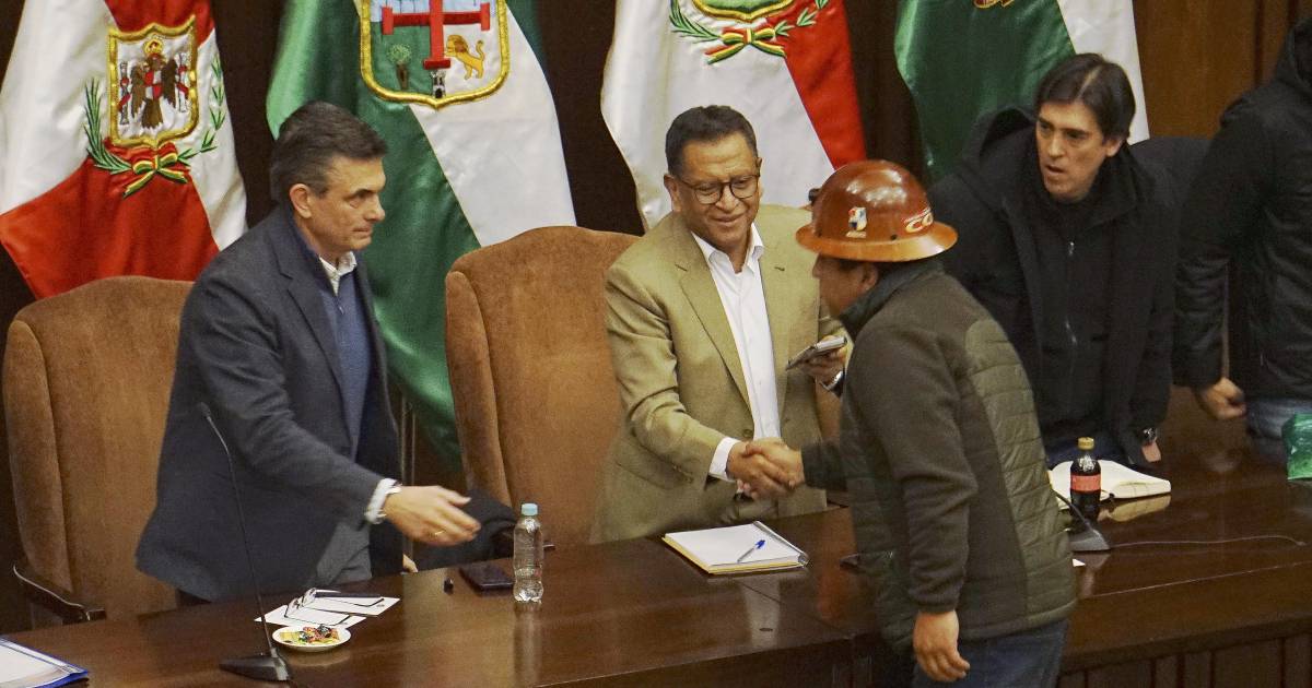 Diputado Rolando Pacheco destaca 90% de avance en diálogo entre Gobierno y COB, pendiente situación de detenidos
