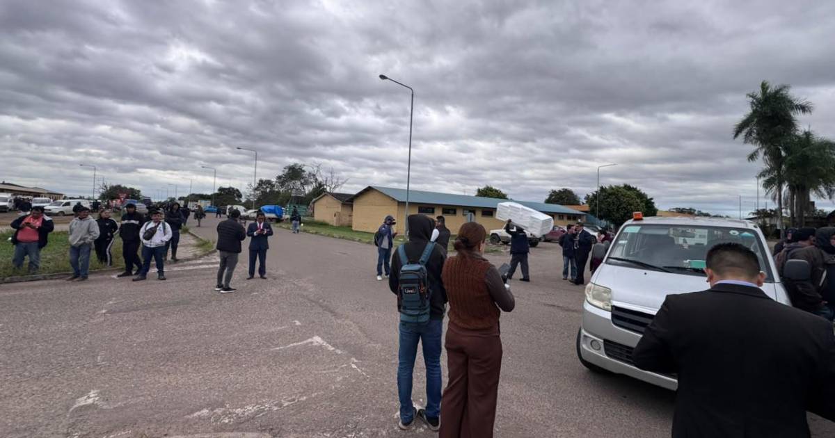 Sectores productivos y transporte pesado protestan en Viru Viru tras 50 días de bloqueo que paralizan Bolivia