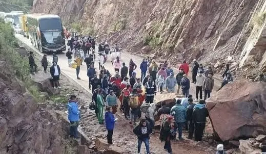 Choferes heridos y daños materiales tras ataques en carretera Cochabamba–Oruro, reporta Cámara de Transporte