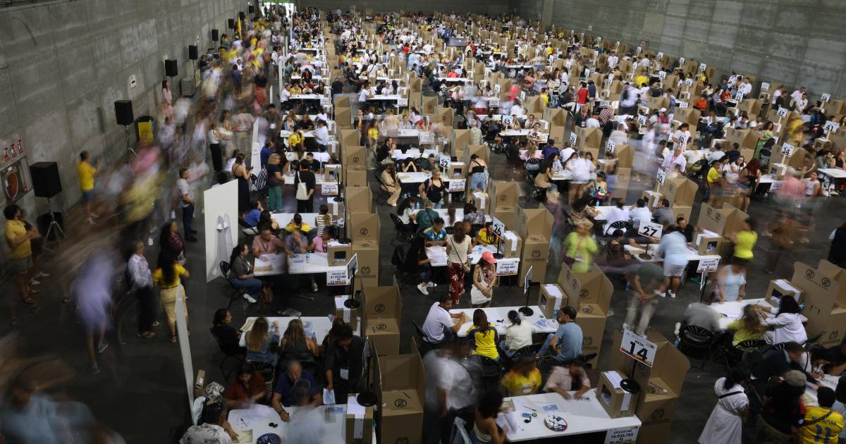 Abren colegios electorales en Colombia para elegir sucesor de Gustavo Petro Abren colegios electorales en Colombia para elegir sucesor de Gustavo Petro