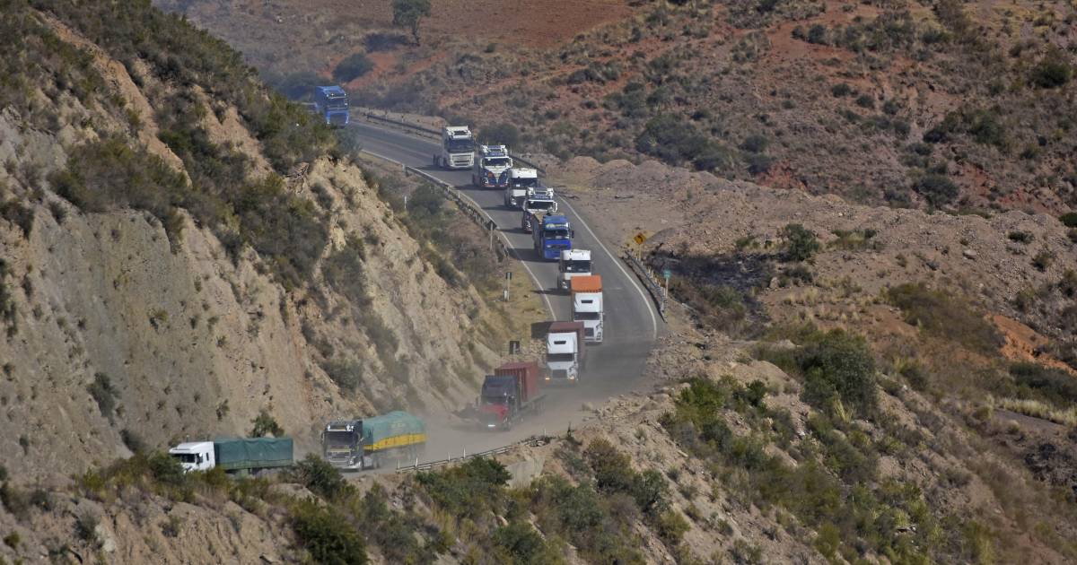 Persisten 12 bloqueos en carreteras de Cochabamba tras más de 50 días de movilizaciones Persisten 12 bloqueos en carreteras de Cochabamba tras más de 50 días de movilizaciones