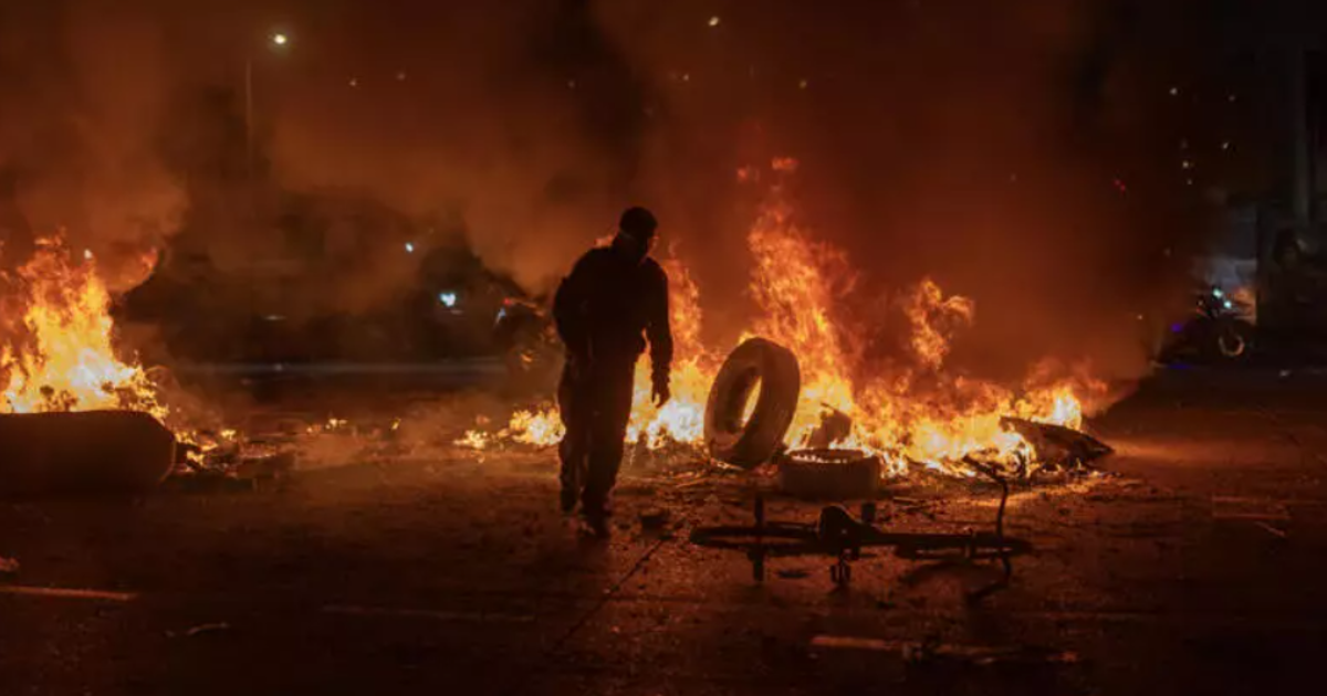 Enfrentamientos y barricadas marcan las protestas tras la victoria de De la Espriella en el balotaje