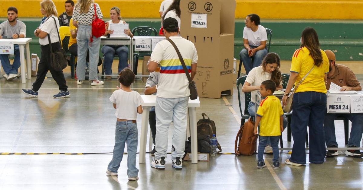 Cerraron las mesas electorales en Colombia y la Registraduría inicia conteo preliminar en segunda vuelta presidencial