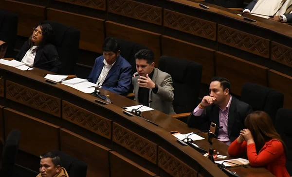 Ministra Marcela Flores justifica inasistencia y sesión de interpelación se fija para el 3 de julio