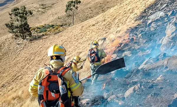 Posible fogata mal apagada habría provocado reactivación del incendio en Tunari, continúan labores de control