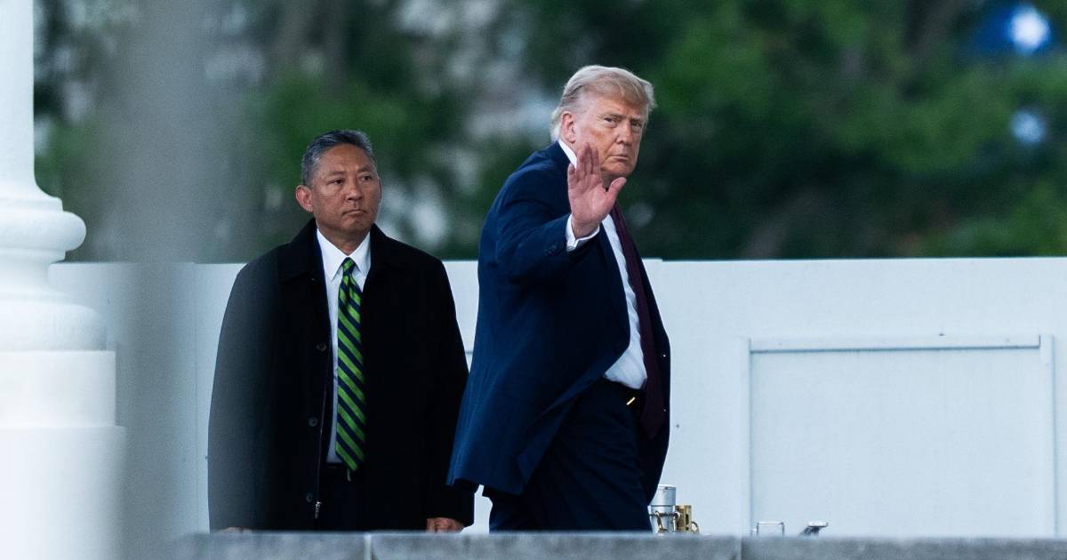 Trump ordena investigación a petroleras por precios elevados de la gasolina en medio de críticas por guerra en Oriente Medio